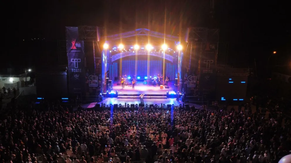 Otra noche a pleno del Festival Nacional Valle del Sol.