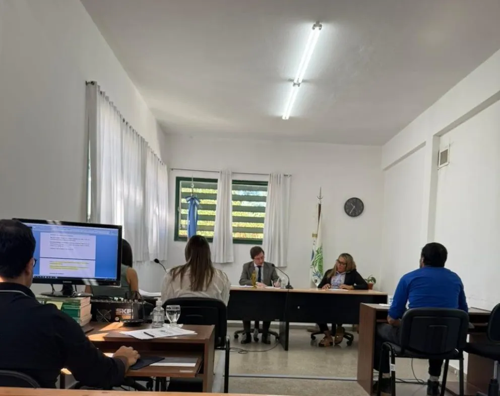 Según el Ministerio Público Fiscal el acusado abusó sexualmente en dos oportunidades de una menor, que en 2021 tenía doce años, en el domicilio que compartían en la localidad de Santa Rosa del Conlara.