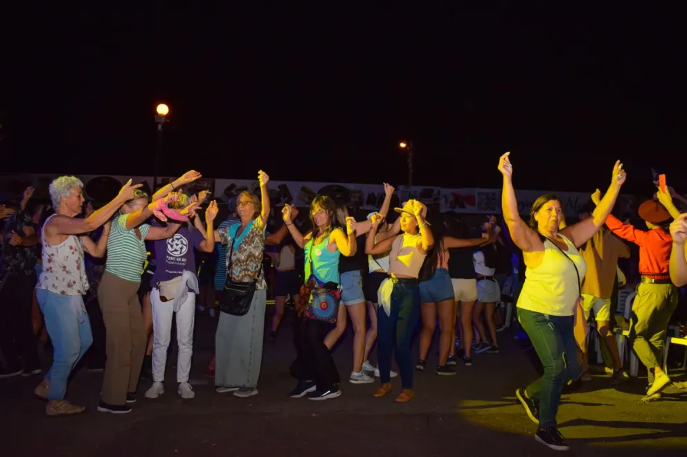 El cierre de la jornada donde transitaron alrededor de 5.000 personas estuvo a cargo de Juanjo Abregú, el joven folclorista que conquista el corazón de Merlo con sus chacareras.