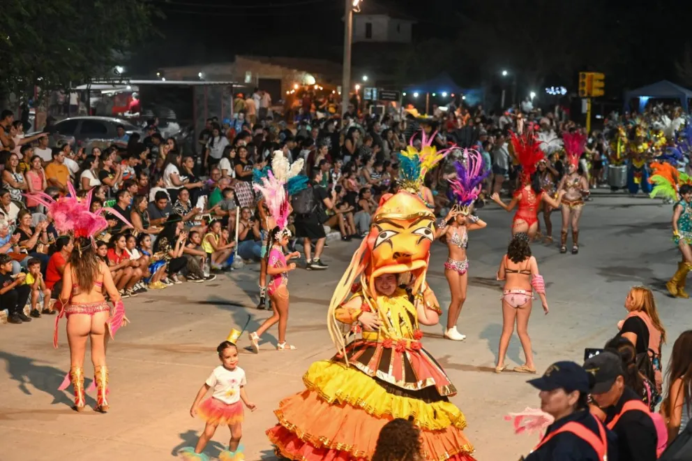Carnavales en Concarán con comparsas de Villa de Merlo y Tilisarao.