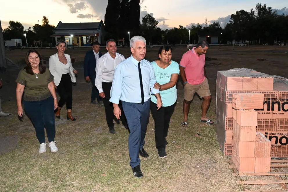 Claudio Poggi recorrió las viviendas en construcción de Concarán