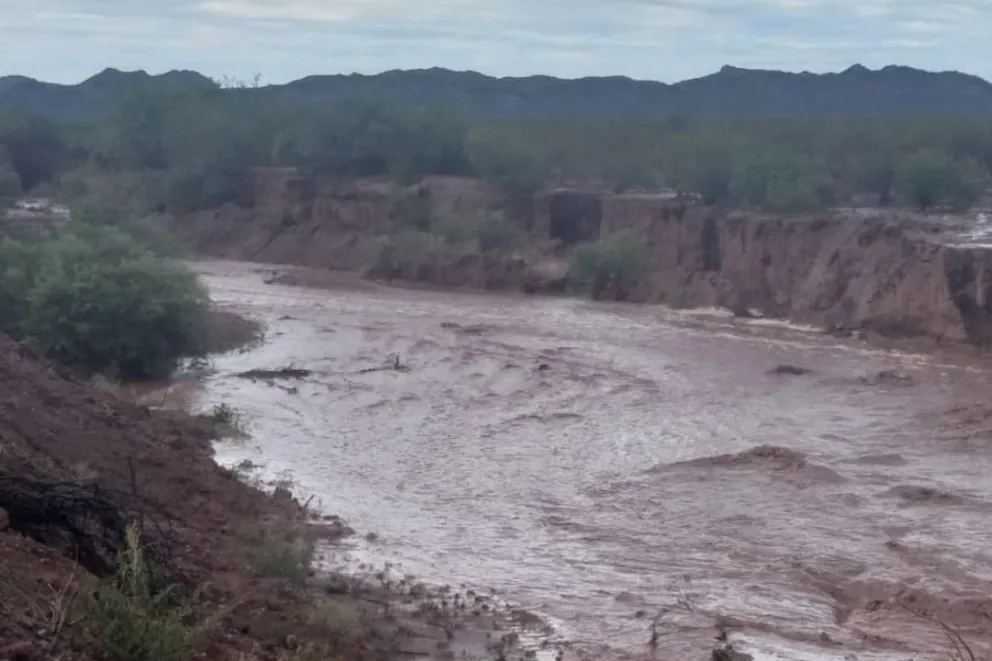 La gran acumulación de agua comprometió las condiciones de seguridad en Sierra de Las Quijadas.
