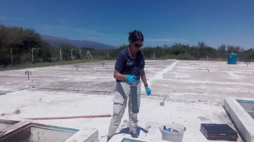 El ente estatal tomó muestras de agua en distintos puntos de la Villa de Merlo.