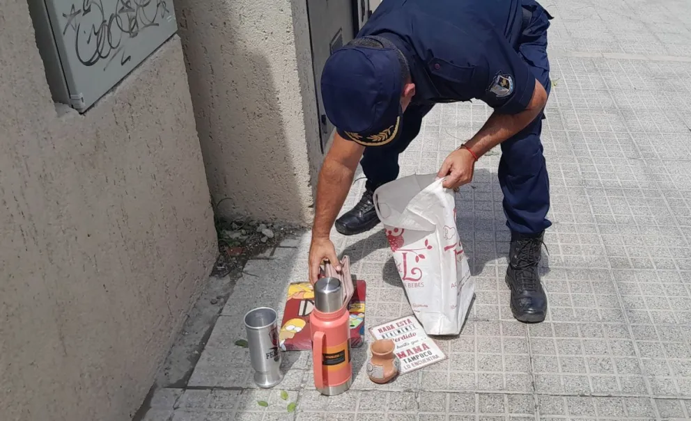Operativo policial en la avenida del Sol por el hurto de objetos de un local de artesanías. 