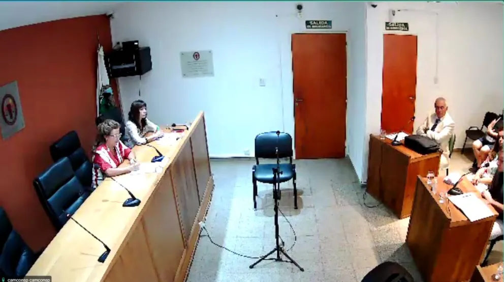 El juicio se culminó bajo el procedimiento abreviado luego de que la jueza María Claudia Uccello, de la sala penal de la Tercera Circunscripción Judicial, homologara el acuerdo alcanzado entre la fiscalía y la defensa del imputado. 