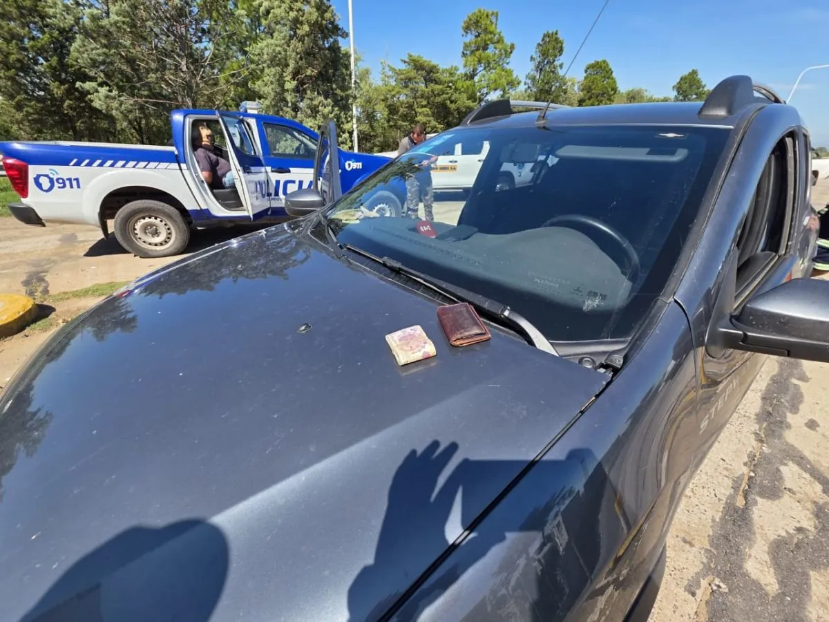 Auto detenido en la localidad de Vicu&ntilde;a Makenna 