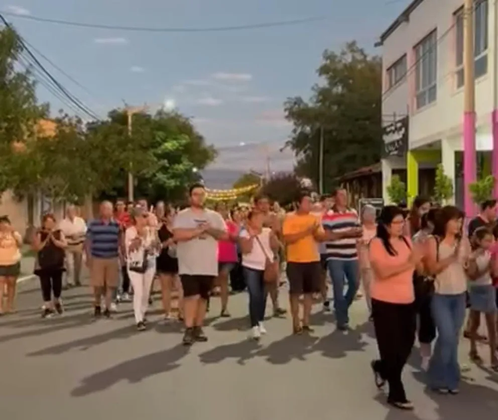 Marcha por las calles de Santa Rosa del Conlara para exigir justicia y seguridad.