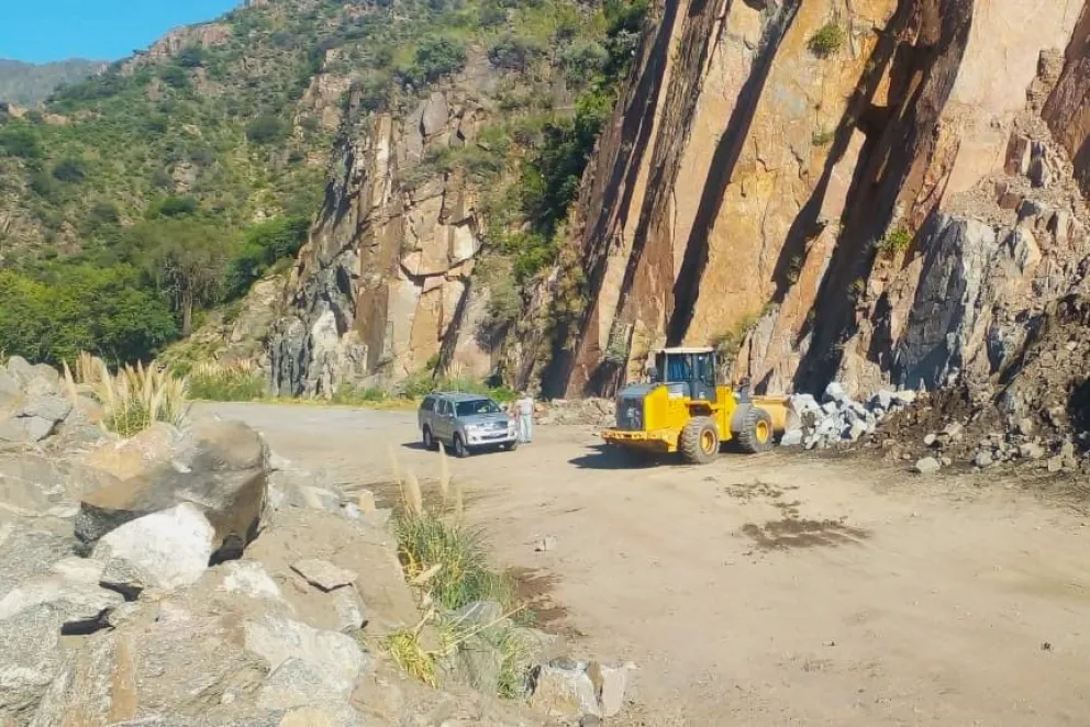 Mientras continúen las lluvias, se recomienda transitar con precaución en las zonas donde hubo desprendimiento de rocas.