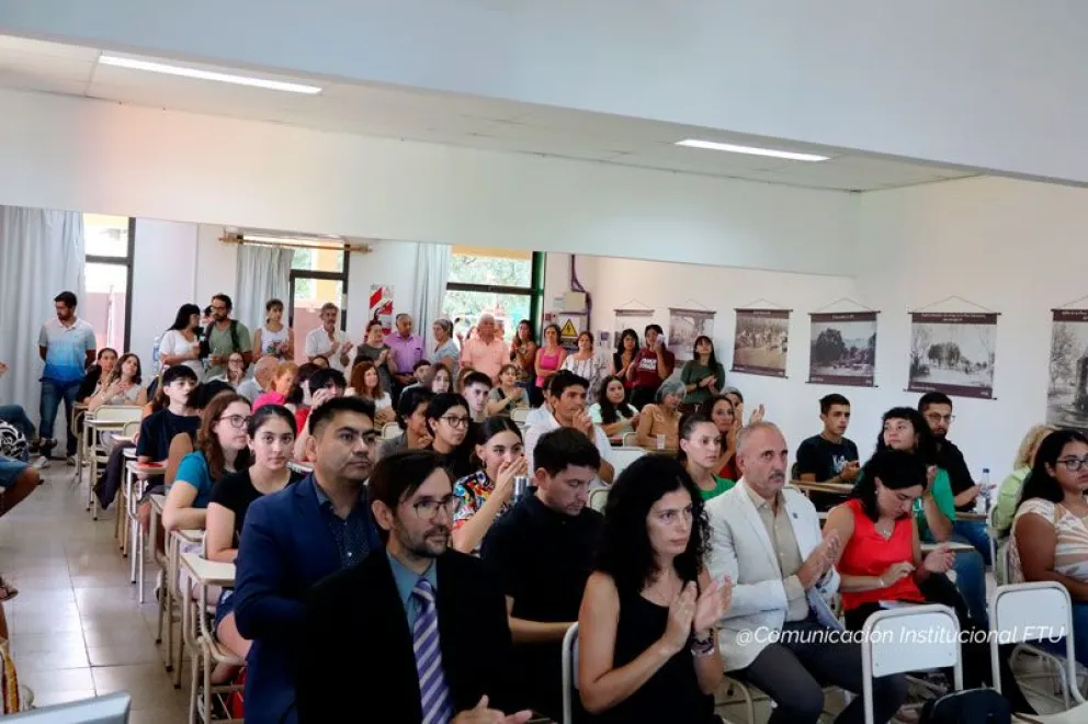 La bienvenida estuvo marcada por un fuerte énfasis en el compromiso de los nuevos ingresantes con la excelencia académica.