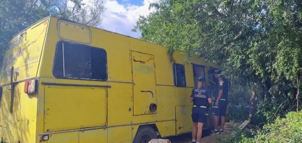 En Quebracho Ladeado se allanó la vivienda de un hombre tras una investigación por "Conducción peligrosa y negativa a identificarse”. Se Secuestró una casilla rodante. (Foto: Policía de Córdoba)