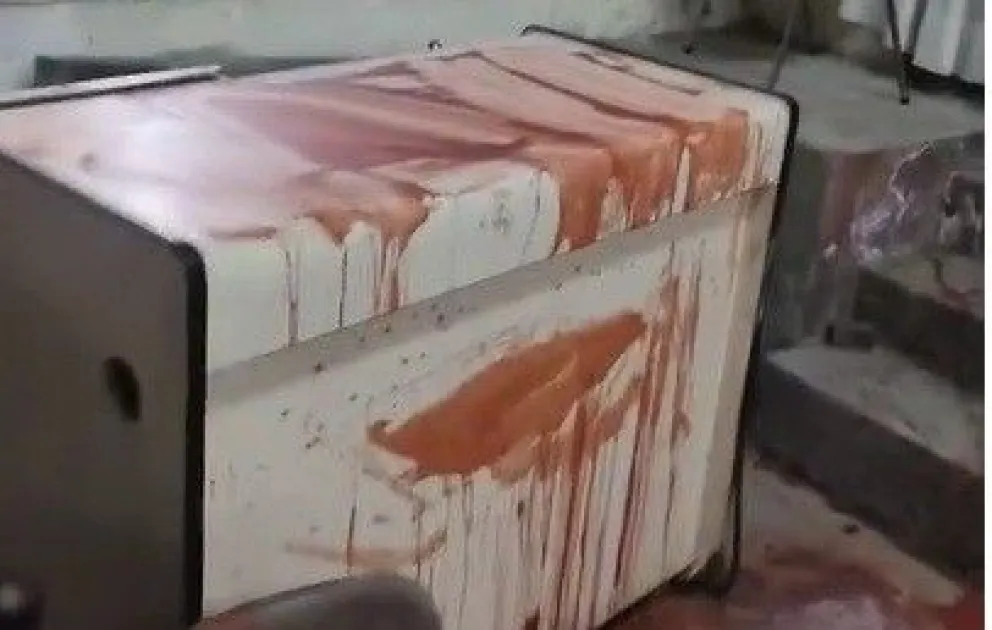 Imagen de la pintura arrojada en el Salón Parroquial