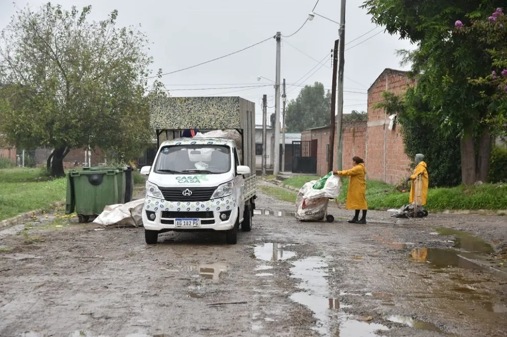 La Municipalidad de Villa Dolores concreta un nuevo operativo de descacharrado en diferentes barrios para evitar la reproducción de mosquitos Aedes Aegypti, transmisores de la enfermedad del Dengue.
