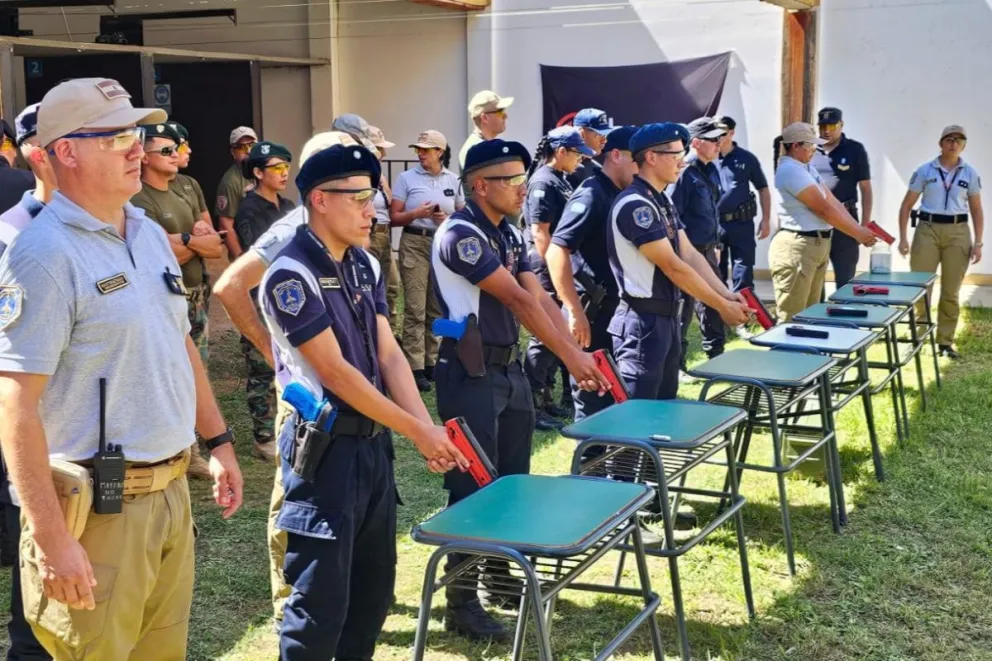 La ministra de Seguridad aclaró que estas armas no serán utilizadas en movilizaciones o marchas, sino en intervenciones específicas donde una persona represente un peligro para sí misma o para terceros. 