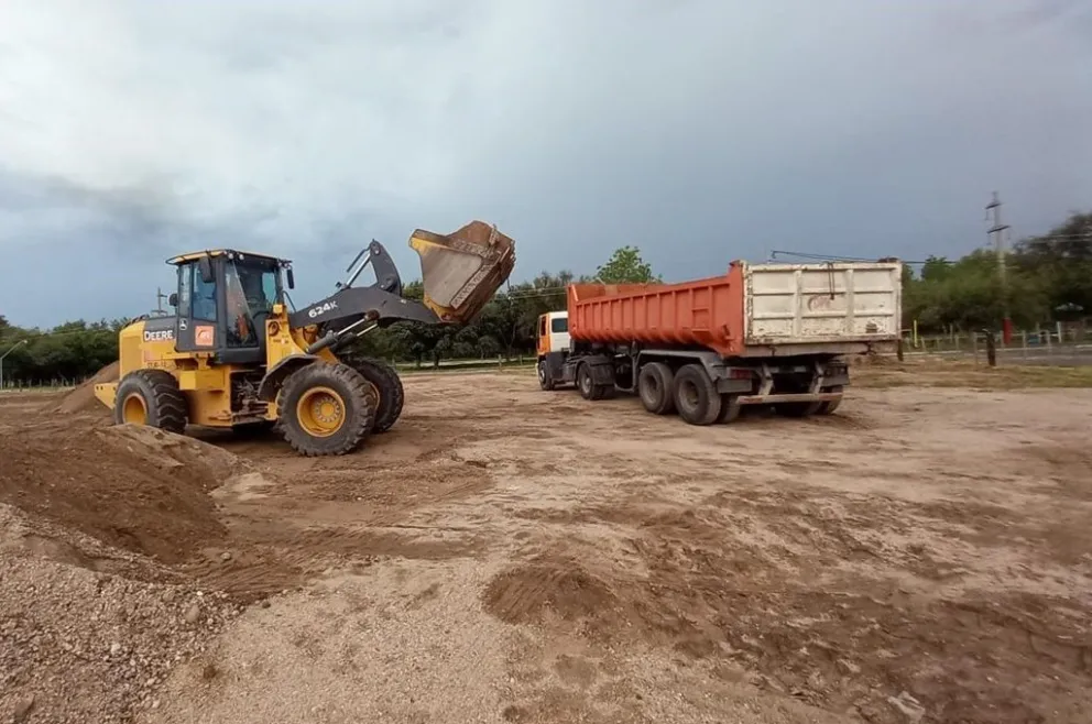 Vialidad lleva adelante operativos de acondicionamiento de caminos en varios departamentos de la provincia.