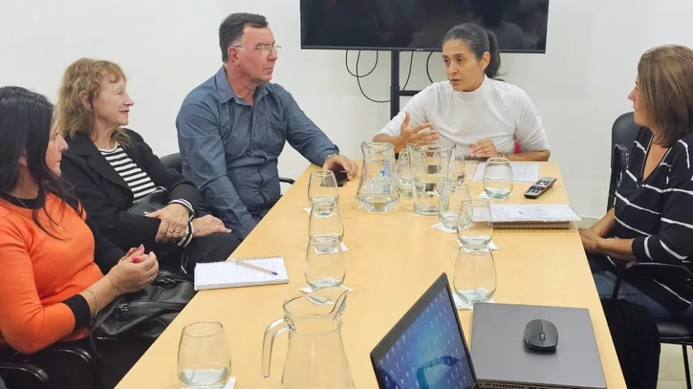 Las autoridades provinciales y municipales se reunieron en la Casa de Gobierno.