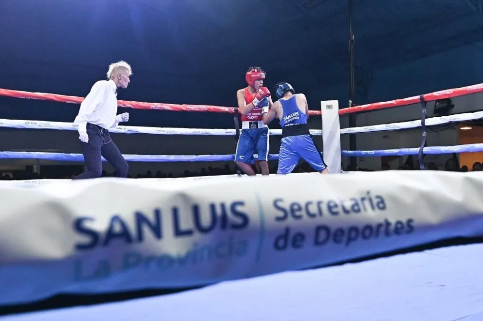 El ring sobre el cual se disputaron los combates es la misma estructura sobre la cual José María ‘el Mono’ Gatica obtuvo en 1944, y en presencia de Juan Domingo Perón, el galardón de los guantes de oro.