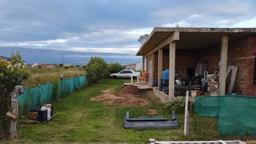 La casa donde se hizo el enterramiento de una mujer por parte de su hija y su yerno. Foto RA