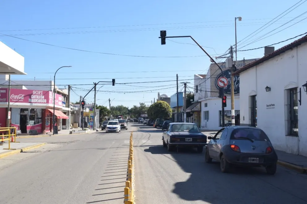 La calle Poeta Agüero será mano única en sentido sur a norte, desde Yanzón hasta Los Huarpes. Manteniéndose doble mano desde la rotonda hasta Yanzón.