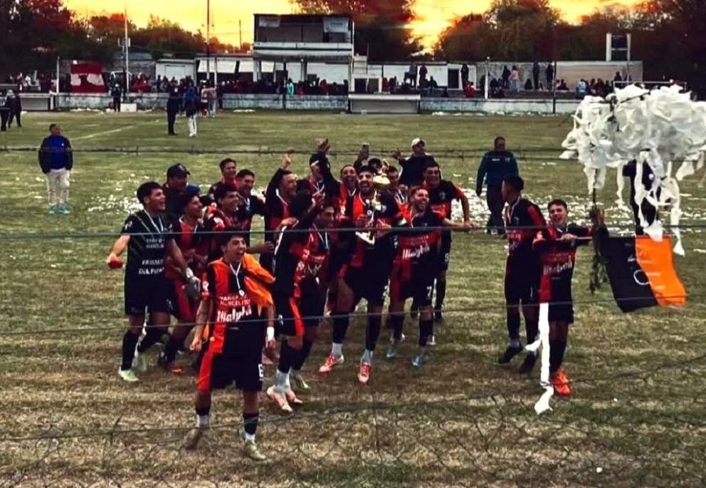 Naschel Unidos gritó campeón y jugará el Provincial. (Foto: Naschel Noticias)