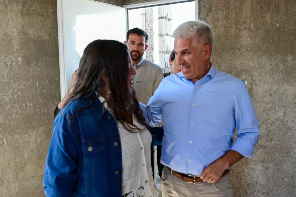 Poggi visitó Santa Rosa del Conlara y adelantó la fecha de entrega de las viviendas sociales.