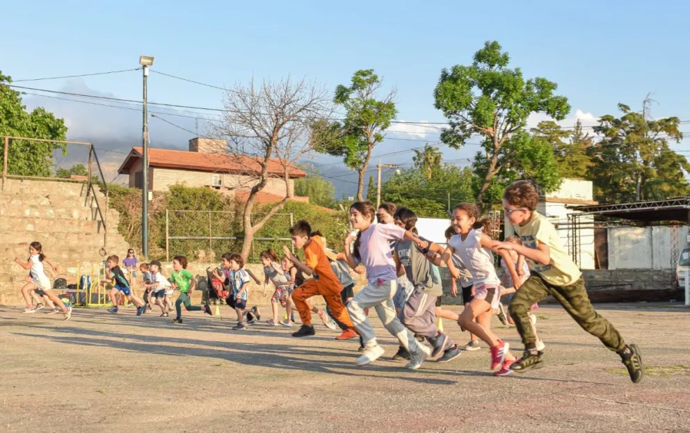 Inscripciones abiertas: Los interesados deben completar la planilla de inscripción proporcionada por el profesor, fotocopia del DNI del alumno y apto físico/libreta de salud vigente.