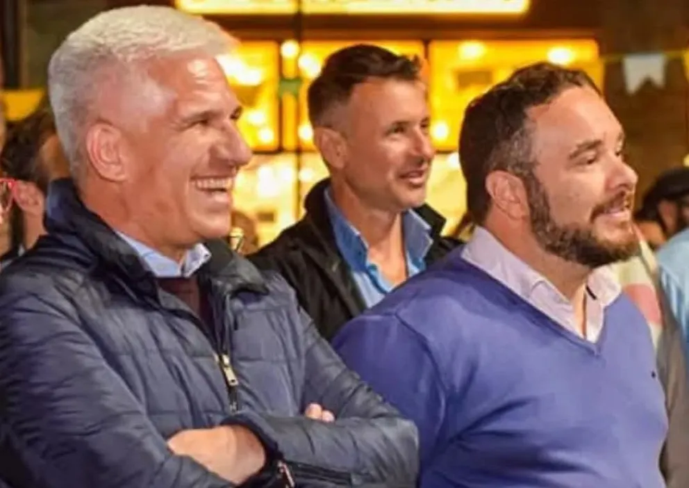 El gobernador, Claudio Poggi, junto a Bruno Mini, jefe de Gabinete de Villa de Merlo y segundo candidato a diputado provincial por "Ahora San Luis" en el departamento Junín.
