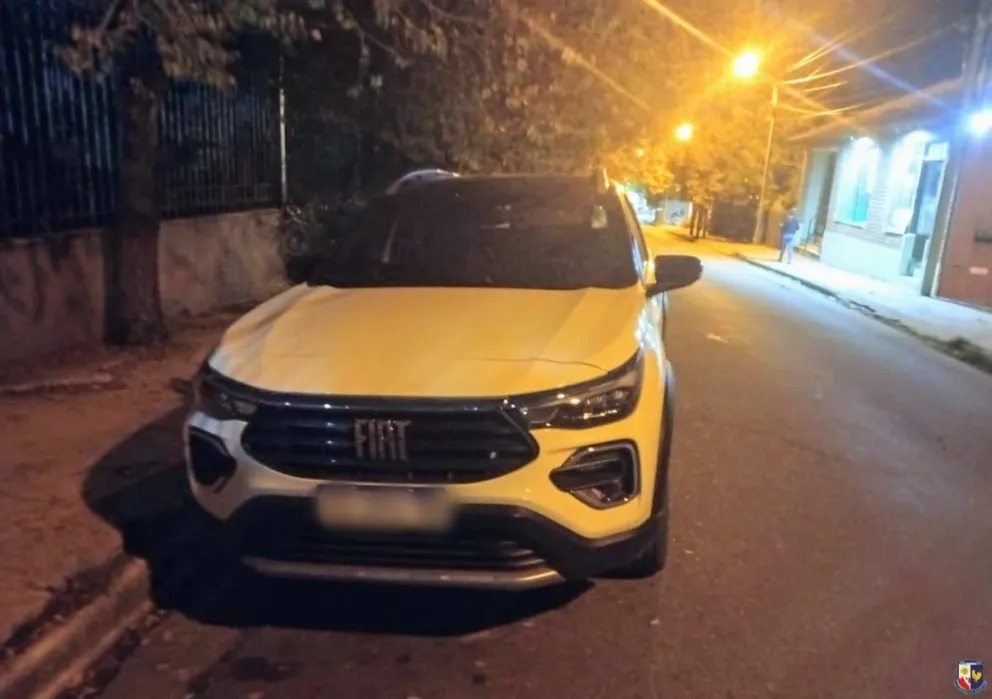 El vehículo fue hallado estacionado en calle Los Tilos, entre Poeta Conti y Coronel Pringles, sin ningún signo de violencia ni faltantes en su interior. 