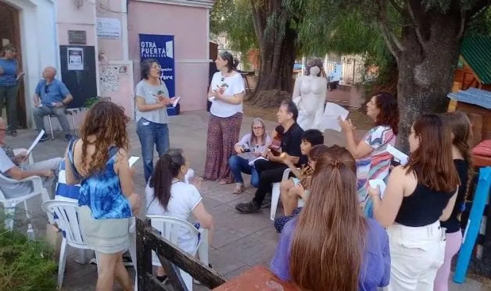 La Biblioteca Popular La Casita de Cuentos, de la localidad de Carpintería, informa a la comunidad que están abiertas las inscripciones para participar de los diferentes talleres culturales.