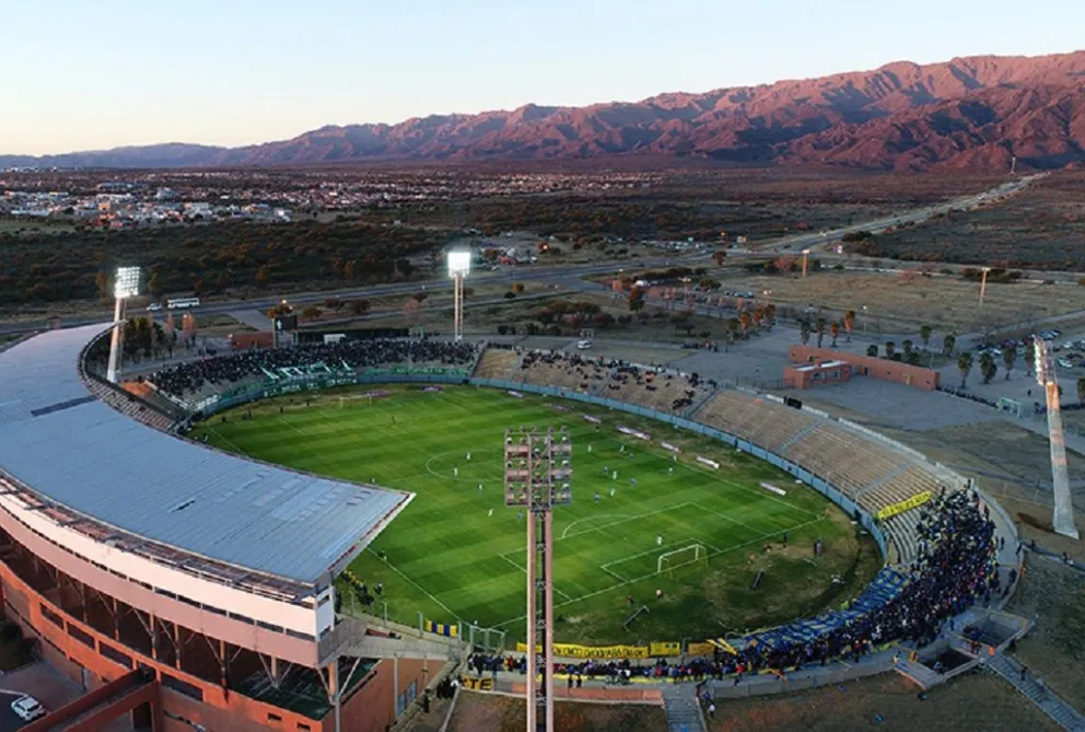 El estadio ‘Juan Gilberto Funes’ de la ciudad de La Punta recibe la Copa Argentina. 