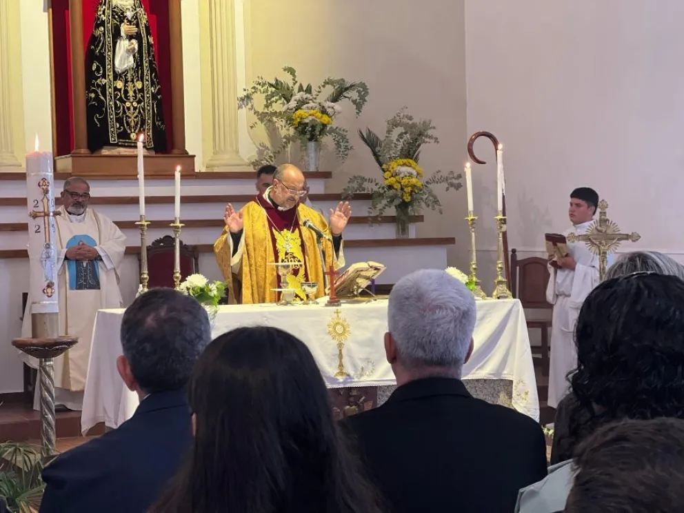 En su homilía, Barba leyó un párrafo del Evangelio según San Juan que apunta a la resurrección. Se refirió al significado de la esperanza cristiana, que aseguró que “debe ser activa”.