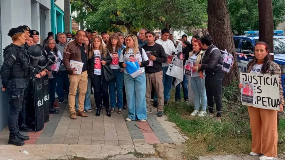 El reclamo de justicia por Santiago Aguilera en el comienzo del juicio en Córdoba.