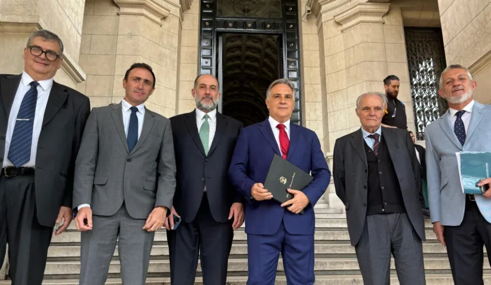 Martín Llaryora fue a la audiencia acompañado por varios de sus funcionarios.