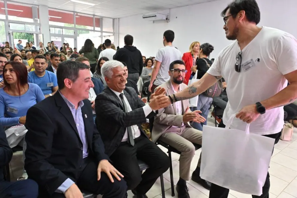 La Universidad Provincial de Oficios (UPrO) de Merlo entreg&oacute; kits de indumentaria de seguridad 