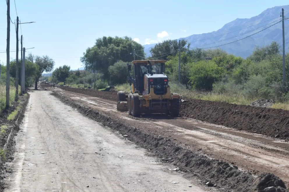 El miércoles 30 de abril se dará inicio al riego asfáltico en el sector de Eva Duarte, trabajos que continuarán el viernes 2 y el sábado 3 de mayo. 