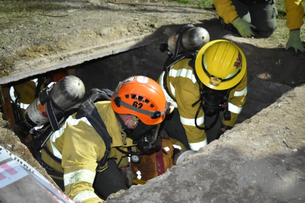 Del simulacro participaron más de 50 efectivos, 6 unidades operativas, personal de la comisión directiva (actuando como víctimas), y cadetes que se integraron activamente a las tareas.