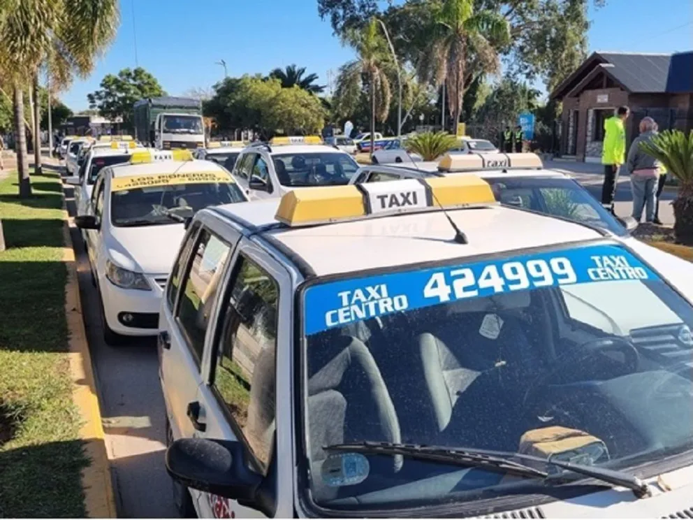 Protesta de taxistas contra la llegada de Uber en Villa Dolores. (Foto: La Voz)