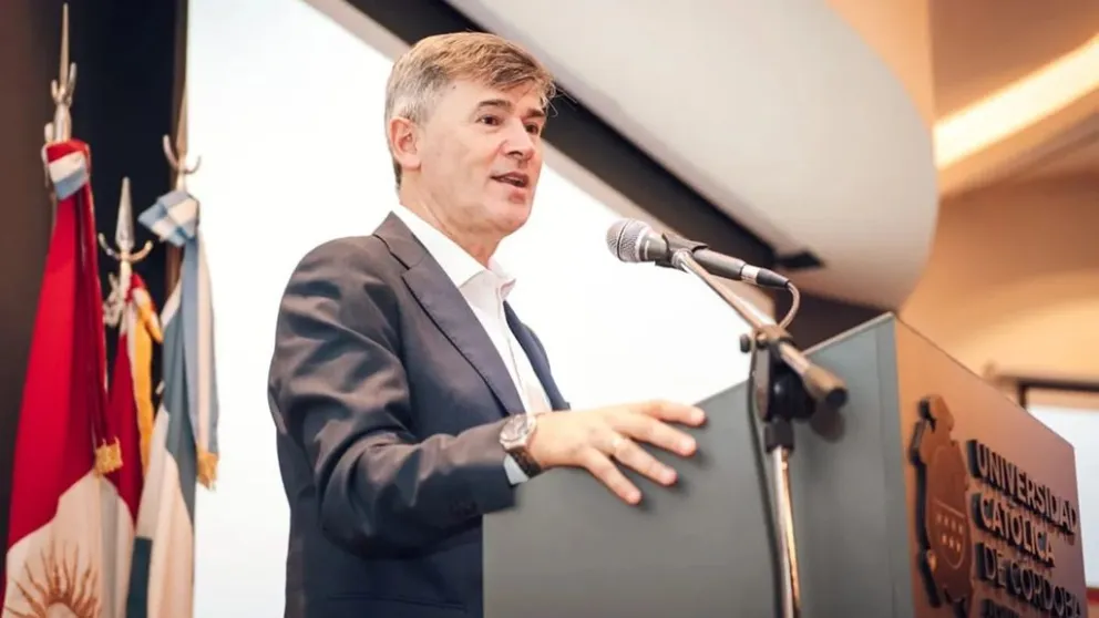 Passerini recorta estructura política y congela sueldos para priorizar los servicios públicos. 