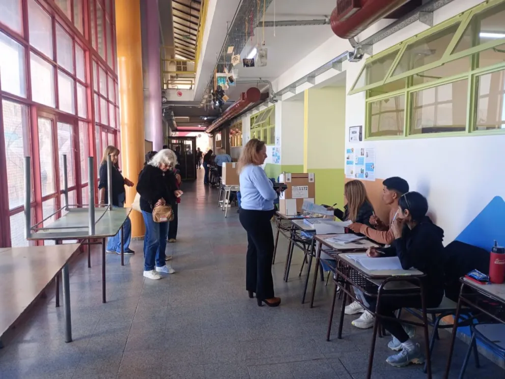 En Merlo, en el 2023 votó el 68% del padrón; en el 2025 solo el 50%.