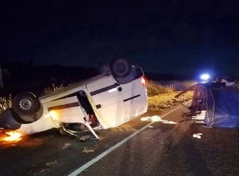 El siniestro involucró a un vehículo utilitario Peugeot Partner que remolcaba un carro. (Foto: Radio Stylo)