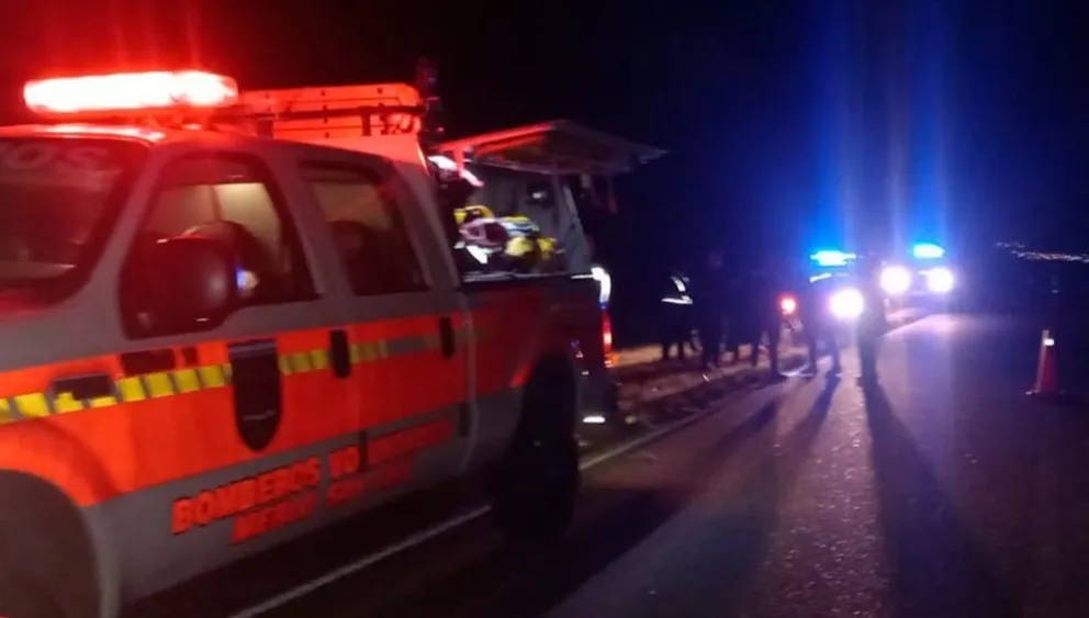 Vuelco en Ruta 5. intervención de Bomberos Voluntarios en la madrugada del sábado. (Foto: BB VV)