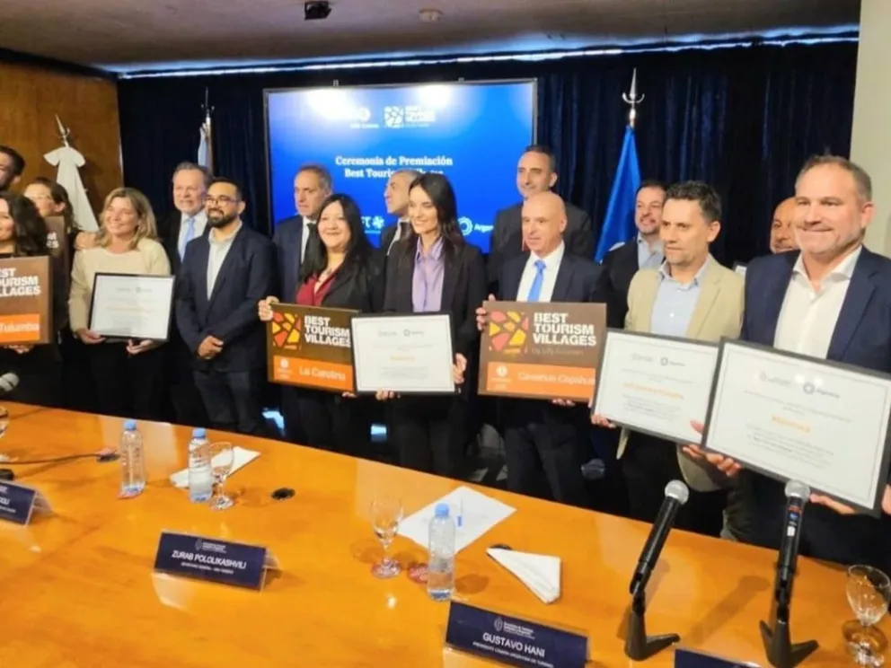 Durante el acto central, se realizaron la entrega de distinciones ‘Best Tourism Villages 2023 – 2024’.