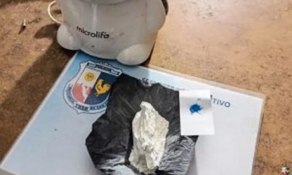 Dentro del nebulizador, se halló un envoltorio de nylon con cocaína solidificada, suficiente para elaborar unas 272 dosis. (Foto: Policía de San Luis)