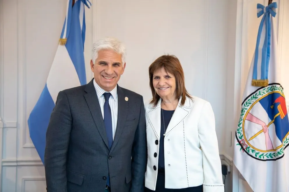 El gobernador, Claudio Poggi junto a la ministra de Seguridad, Patricia Bullrich.