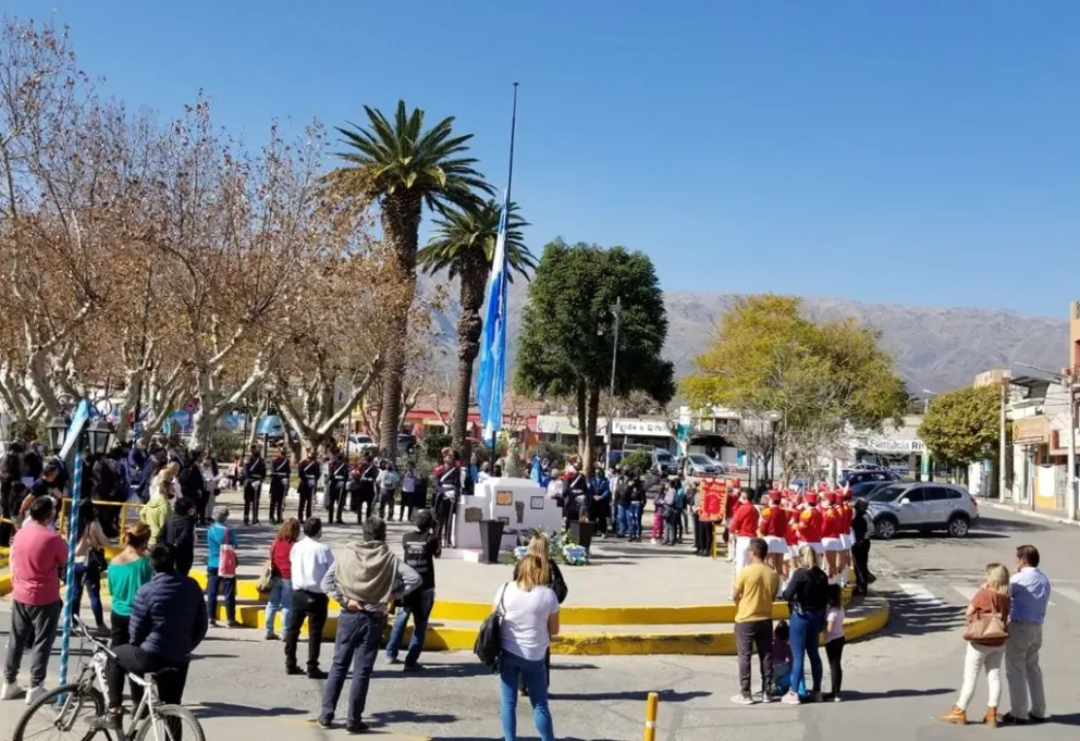 Este domingo 25 de mayo, a partir de las 11:00, la Plaza Sobremonte será escenario de una emotiva jornada patria en conmemoración del Día de la Revolución de Mayo.
