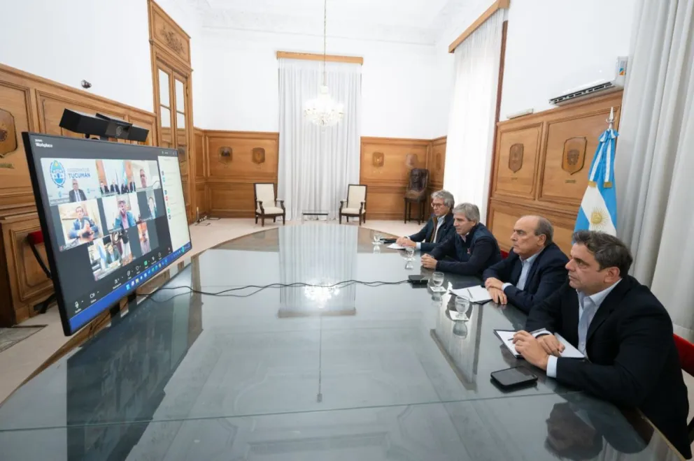 Francos, Pazo y Caputo les explicaron a los gobernadores el Plan Colchón.