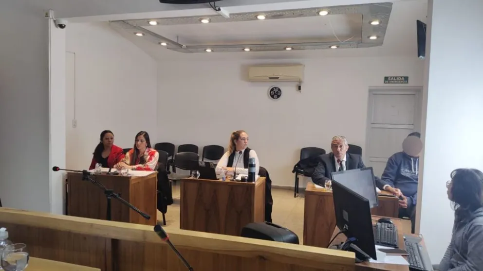 Condenan a ocho años de prisión a un hombre por abusar sexualmente de la nieta de su pareja.