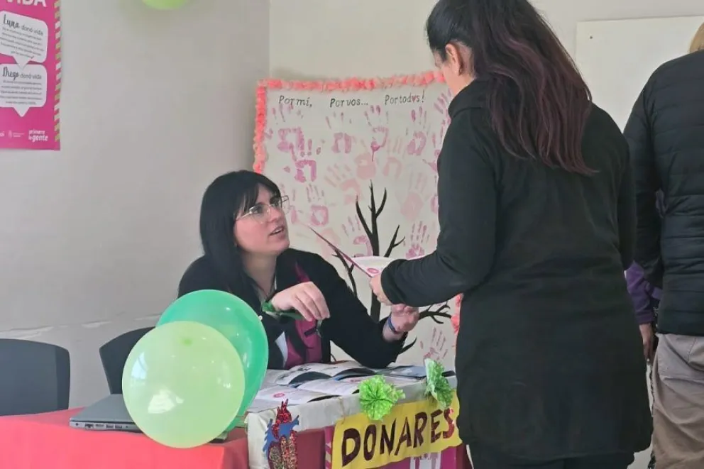 En el nosocomio merlino se instalaron mesas informativas, se repartieron folletos y se brindaron charlas destinadas tanto al personal de salud como a la comunidad.