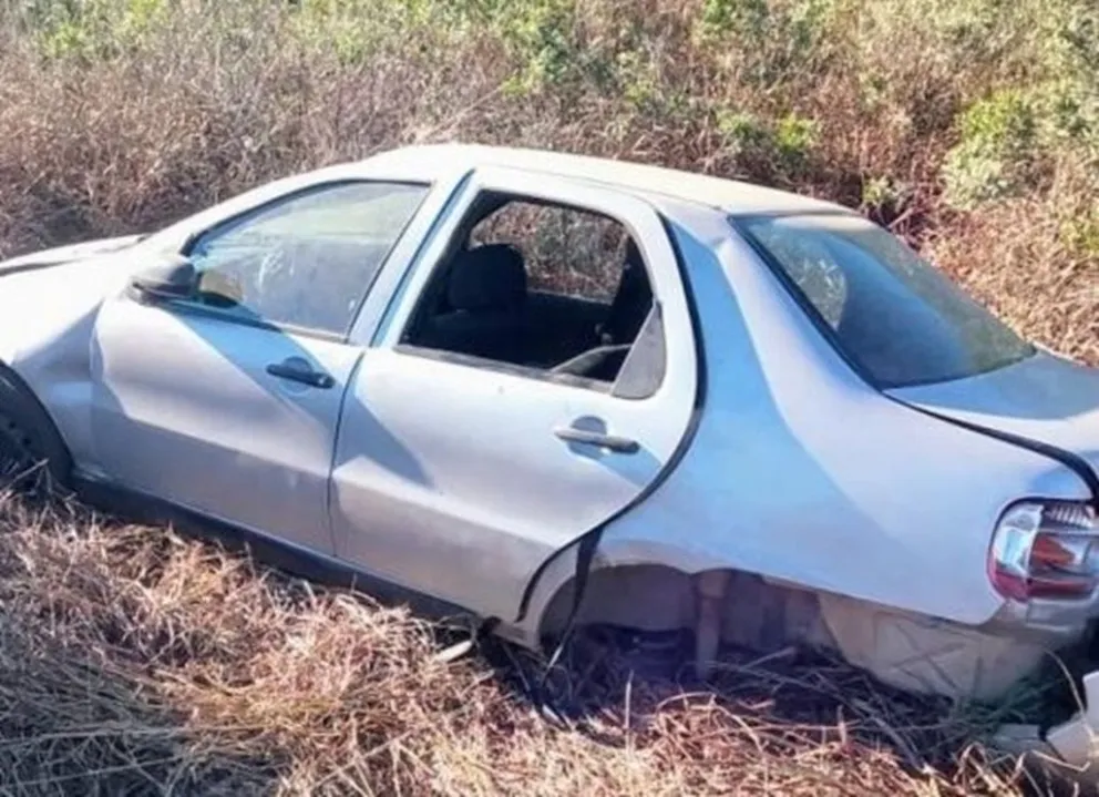 El siniestro se produjo cuando un automóvil Fiat Siena, que circulaba de sur a norte, sufrió un desperfecto en la rueda trasera izquierda. (Foto: Policía de San Luis)