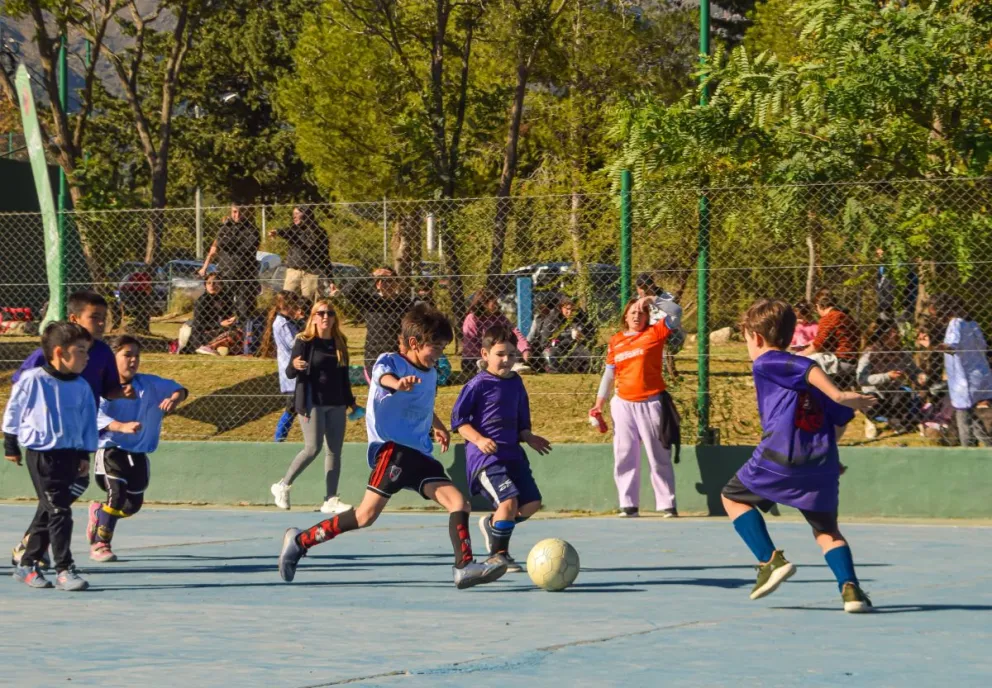 El fútbol infantil fue el gran protagonista, con la participación de chicos y chicas de los barrios 207 Viviendas, 272 Viviendas, San Agustín y Piedra Blanca Abajo.