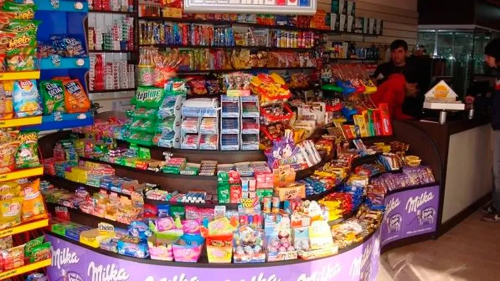 Cierre de 16 mil kioscos en la Argentina refleja la crisis del sector minorista. 
